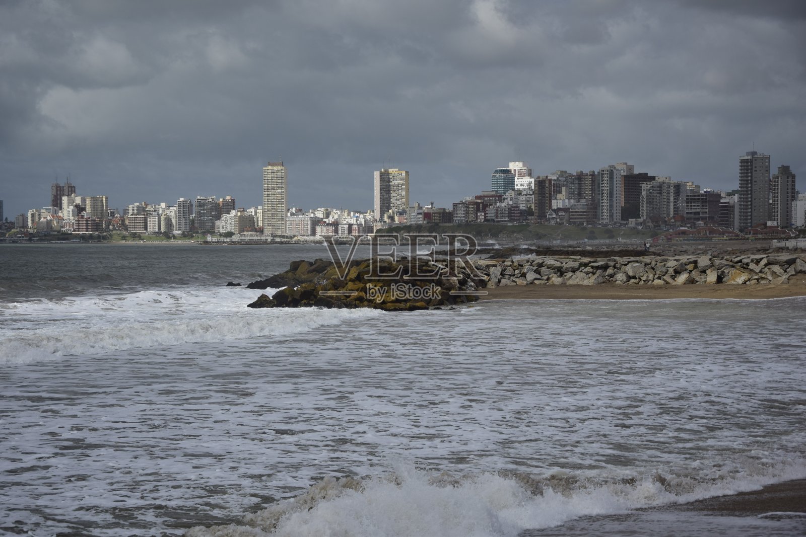 包含布宜诺斯艾利斯独立新星爆发，挑战阿尔艾因防线坚固的词条
