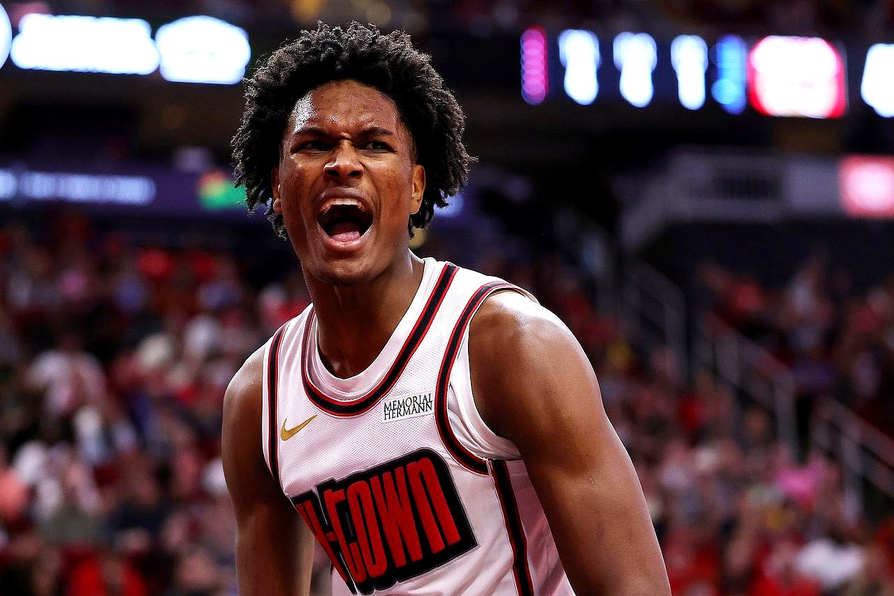 火箭客场大胜黄蜂，取得关键胜利