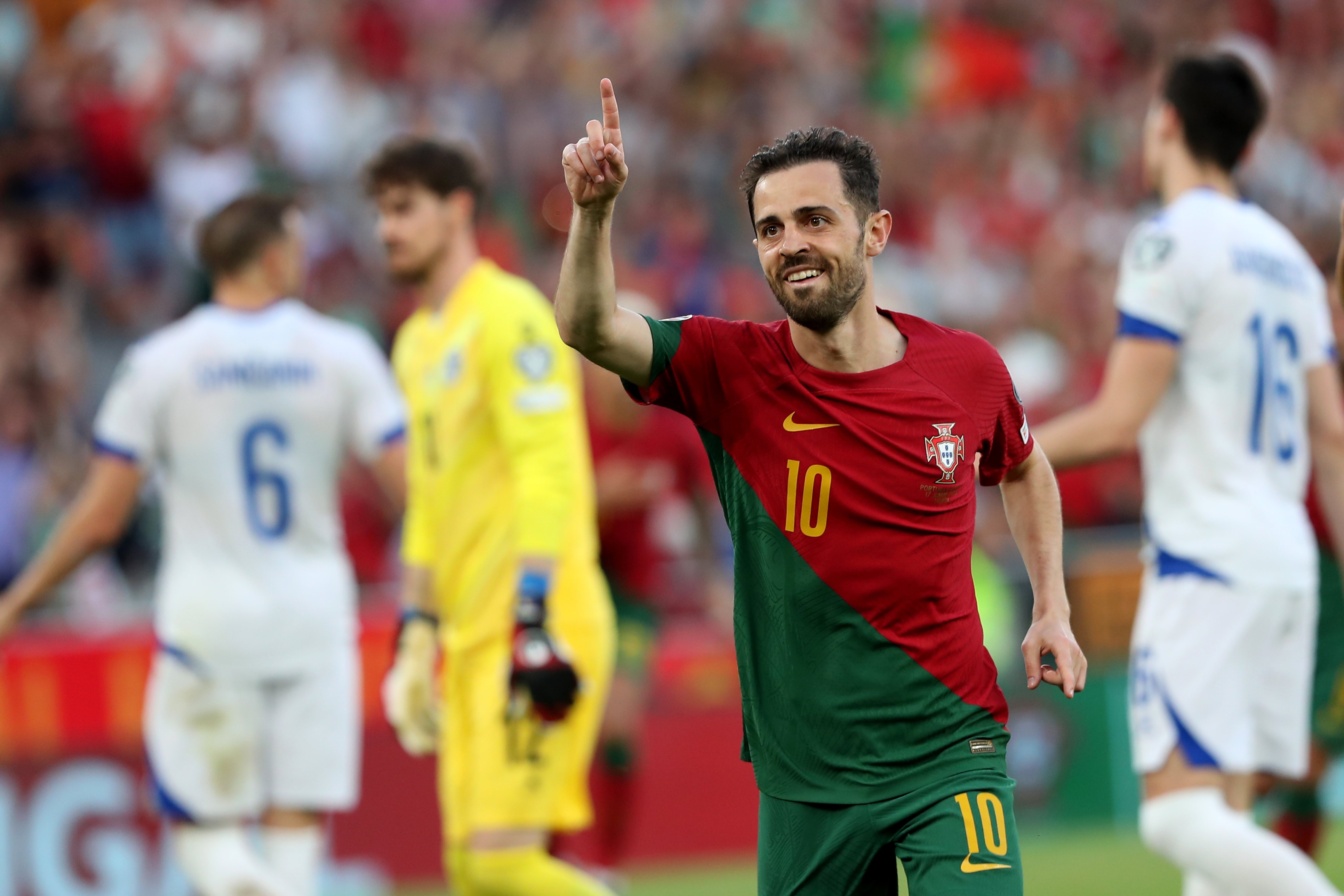 爱游戏登录入口-波黑横扫冰岛，西班牙晋级欧预赛四强的简单介绍