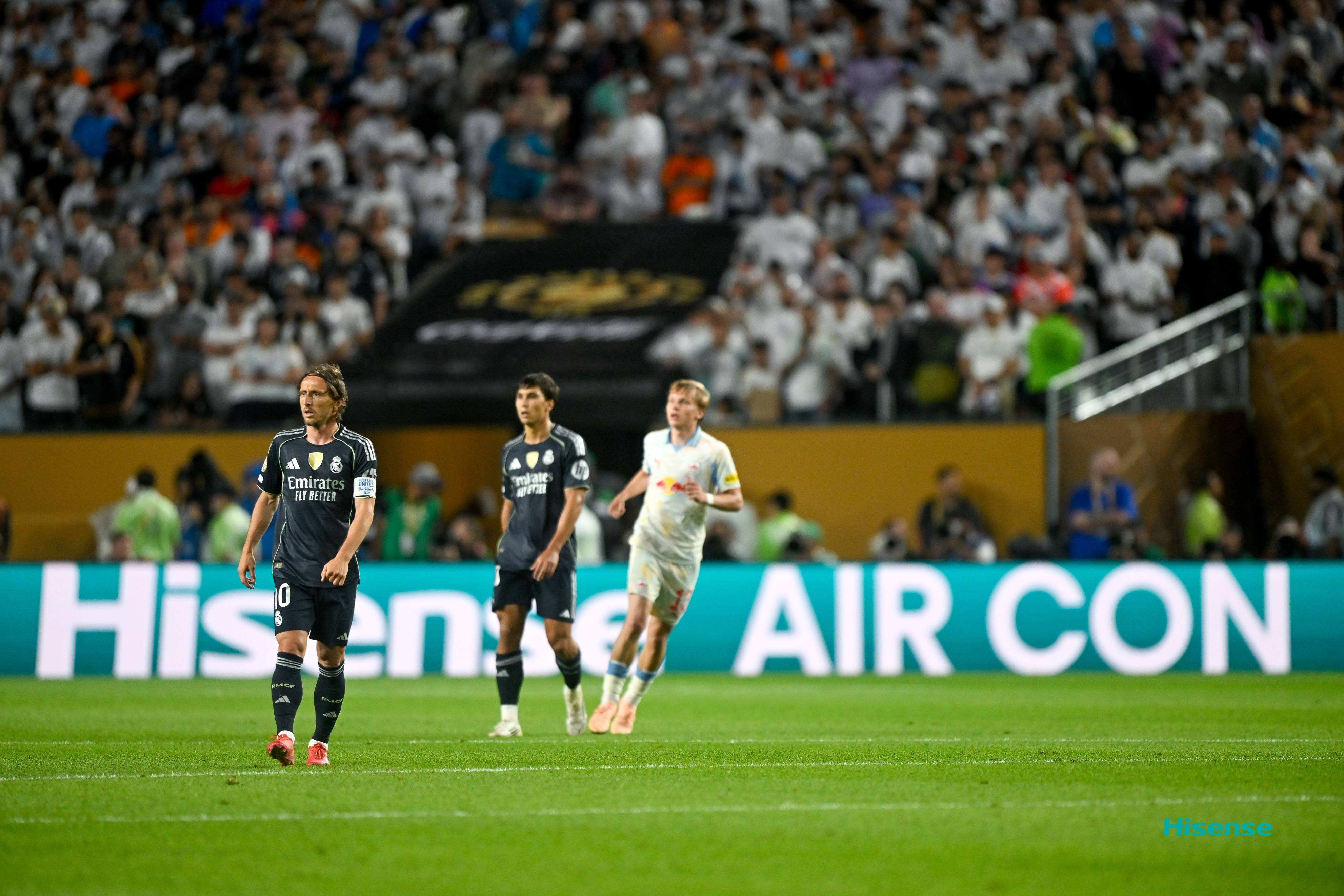 爱游戏娱乐-火药味十足：球场上的对决异常激烈，局面扑朔迷离的简单介绍