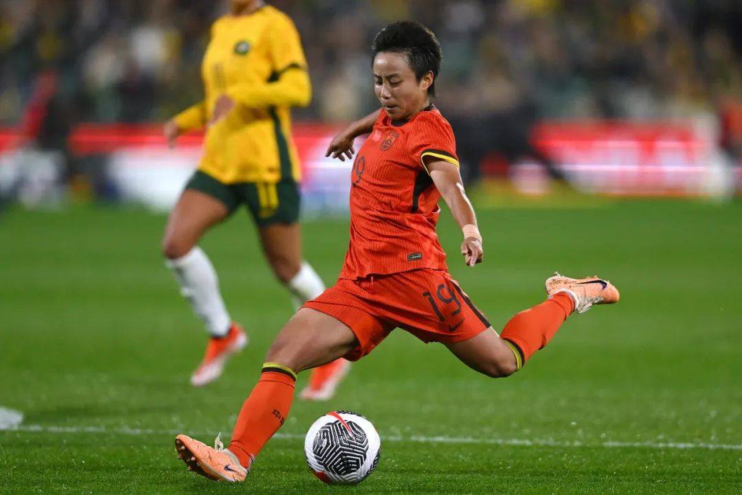 中国女足在比赛中体现出自信气质