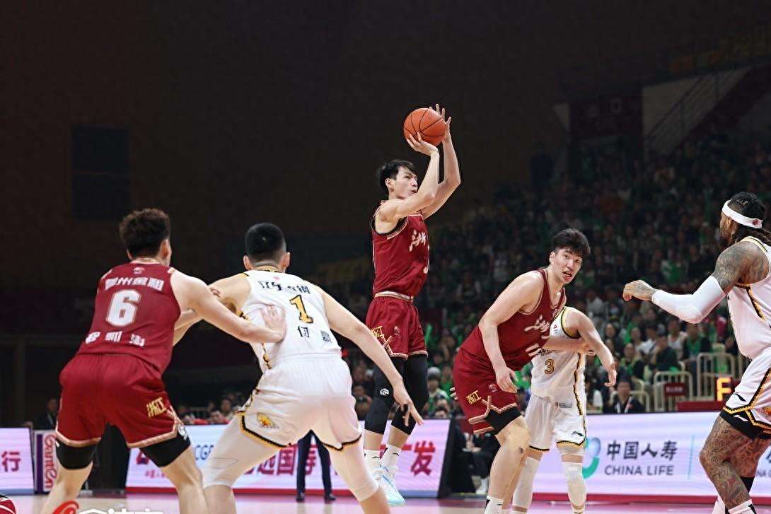 爱游戏地址-联赛劲旅对决现场气氛热烈值得期待