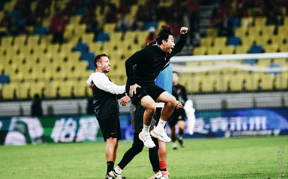 联赛劲旅对决现场气氛热烈值得期待