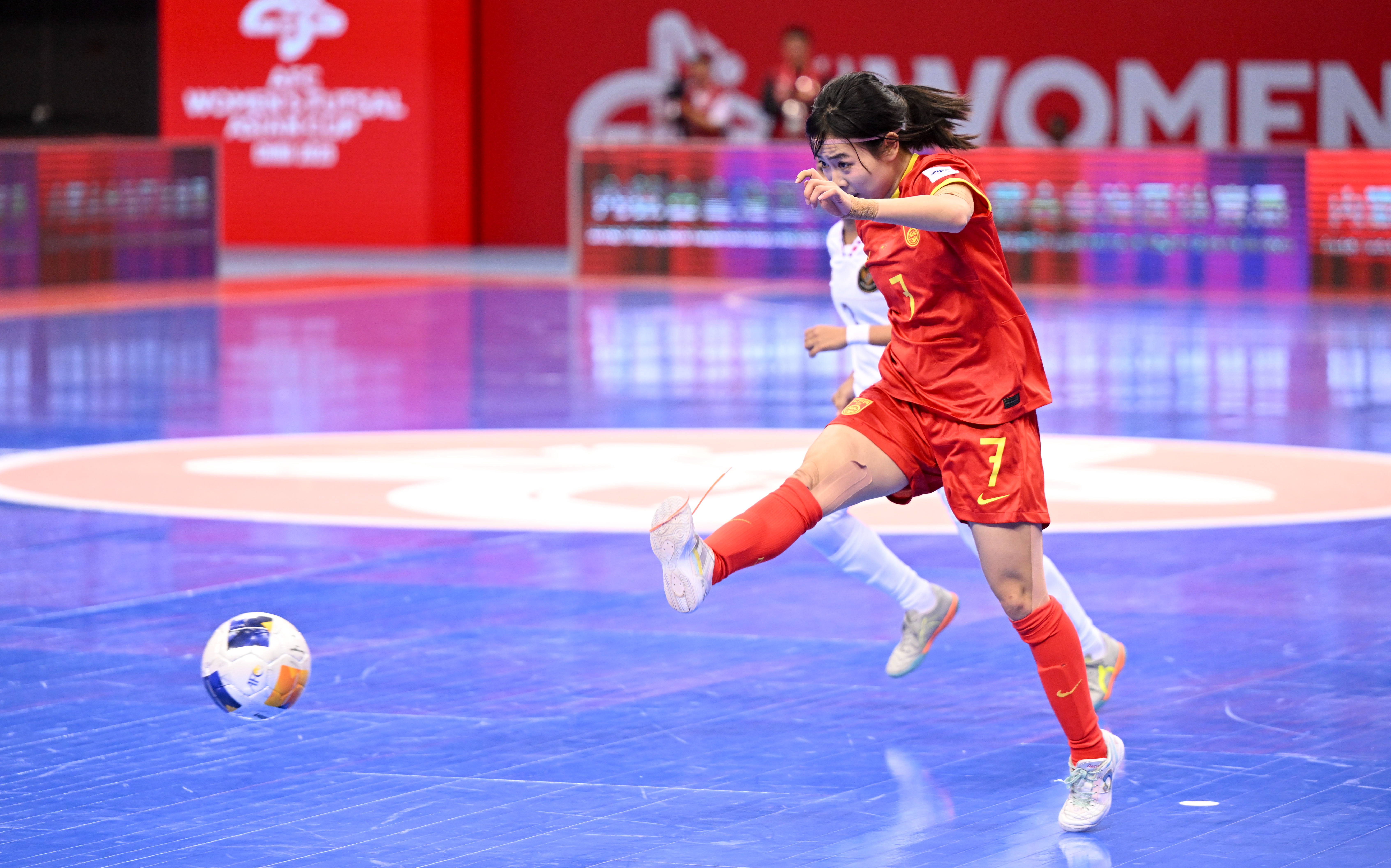 爱游戏视频-包含亚洲女足比赛掀起热潮，球员表现出色的词条