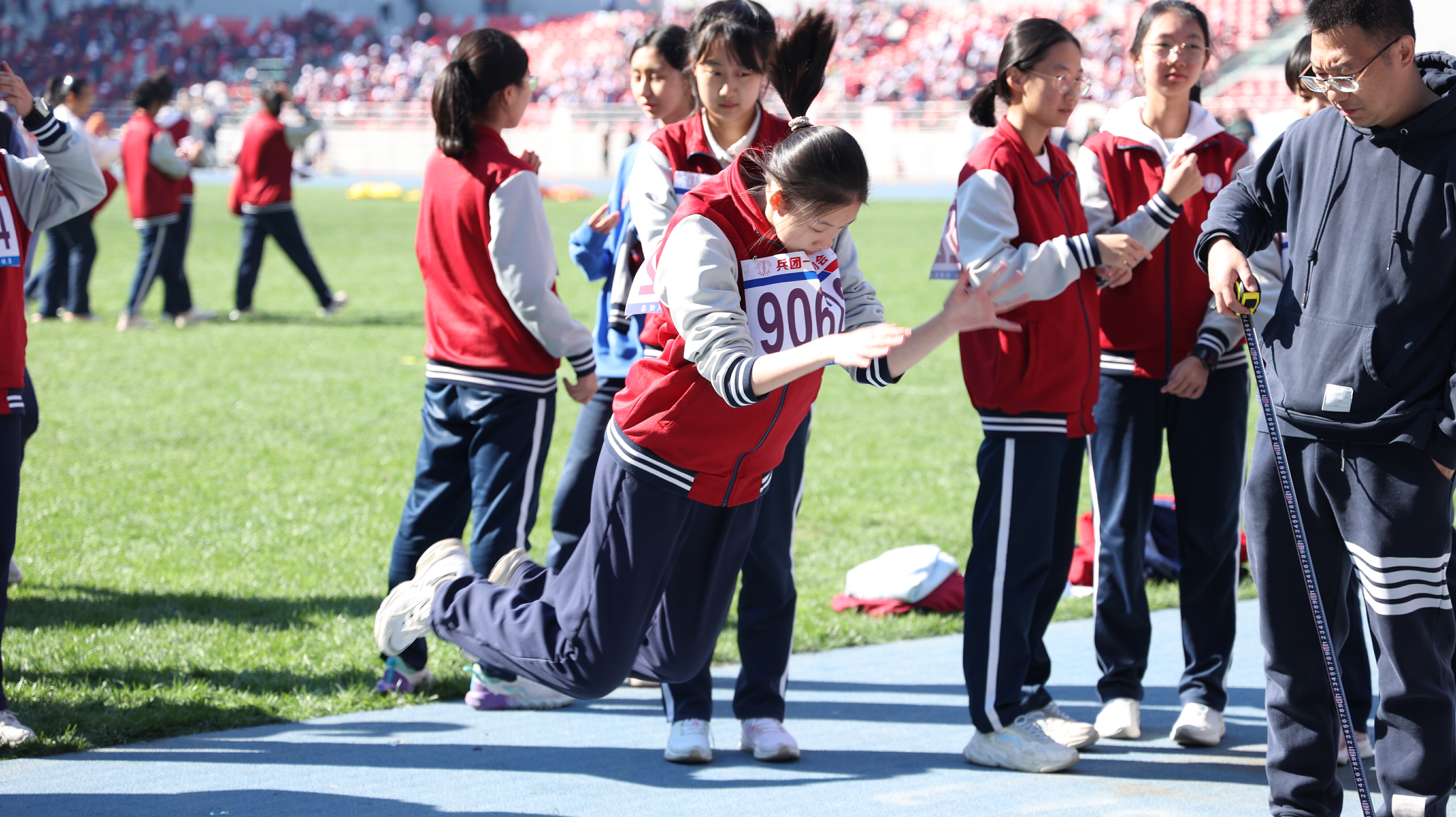 爱游戏官网app-挥洒汗水追逐梦想，精彩纷呈精彩不断的简单介绍