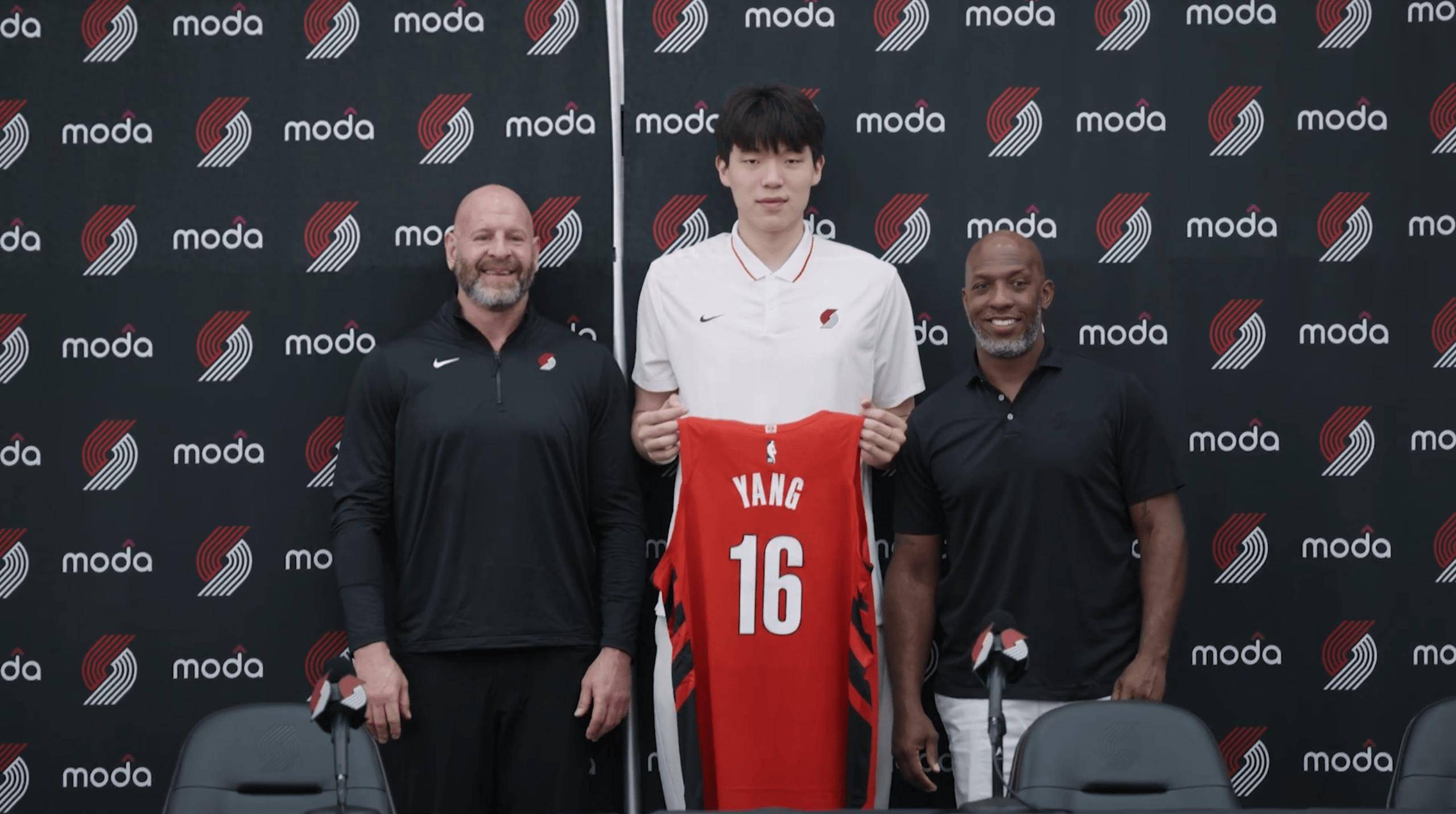 爱游戏教练-CBA首轮收官，开拓者锋线大将当选MVP的简单介绍