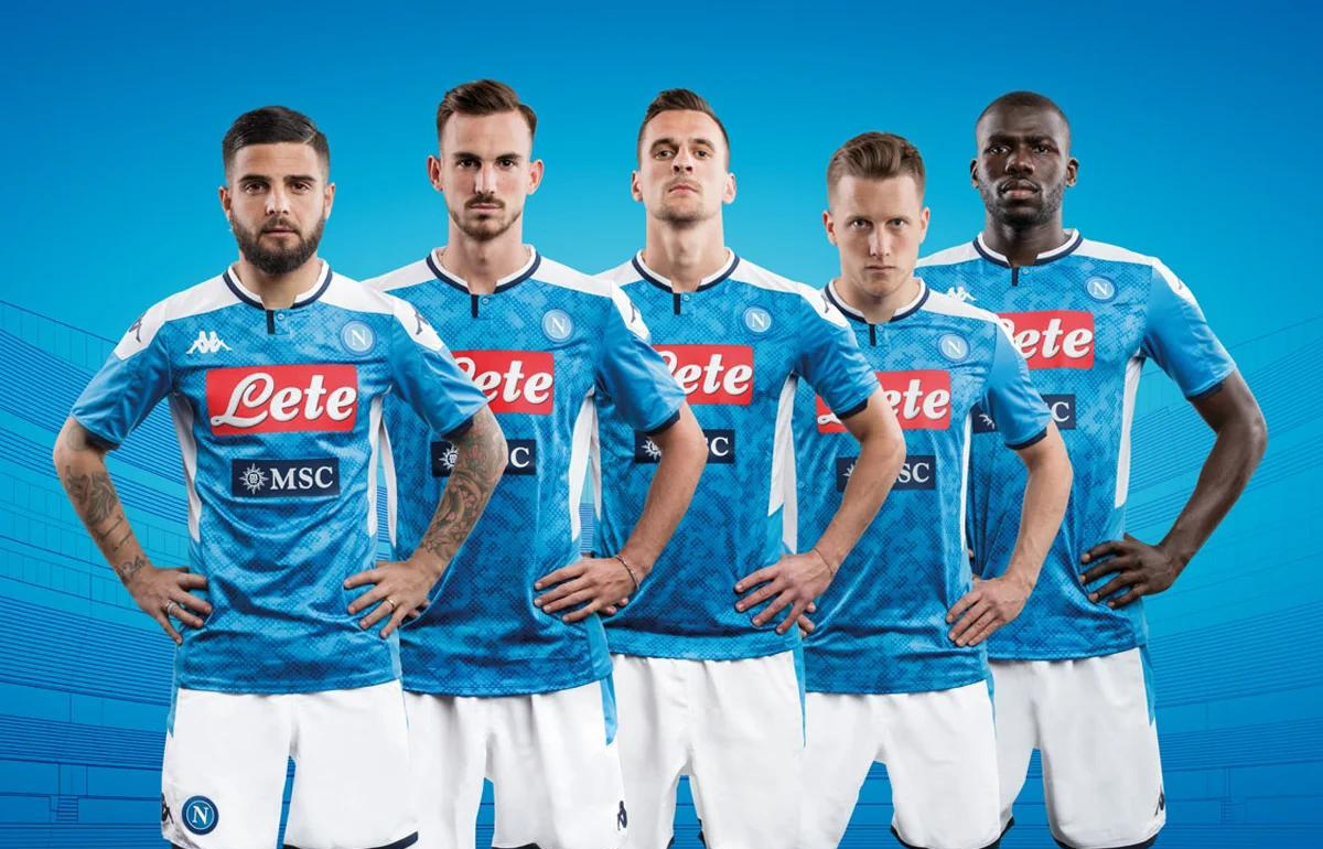 AC米兰和那不勒斯展开激烈对决