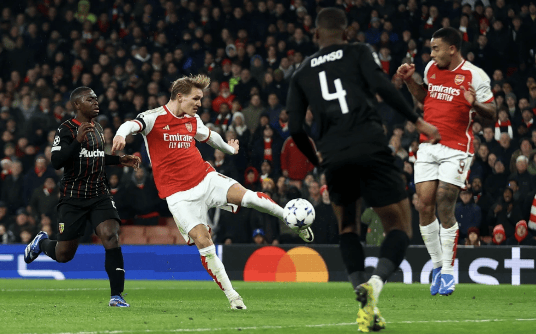 爱游戏注册-阿森纳新援融入球队，积极表现