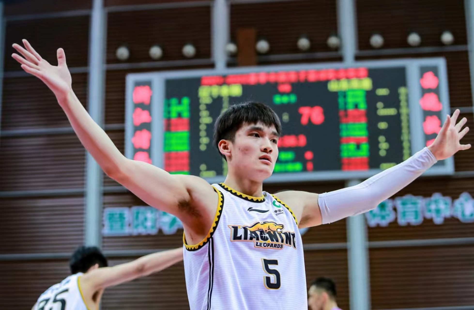 爱游戏官网-新赛季开幕战，各队实力逐渐展现的简单介绍