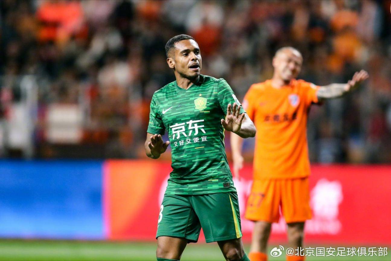 国安队员表现出色，成功击败对手